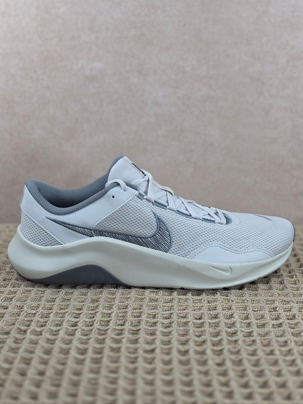 Nike DM1120‑005 Running Shoes Men’s 11.5 White Grey – New Without Box